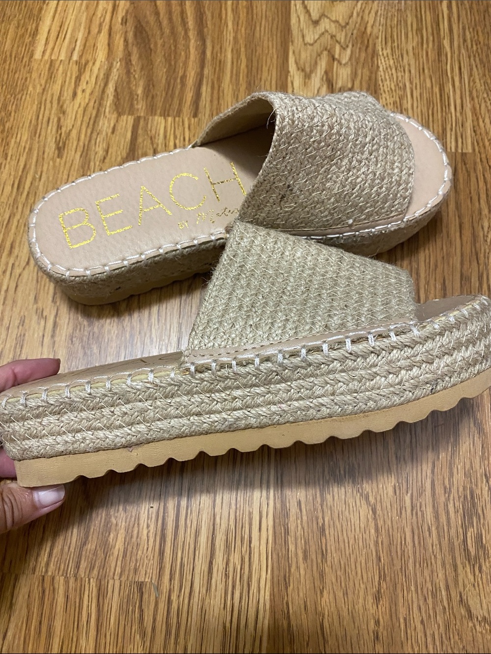 Beach by Matisse Women’s Natural Color Slide Sandals- NWOT!!